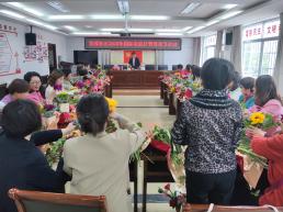 甘棠镇：巧手插花展风采 花香四溢“廉洁风”