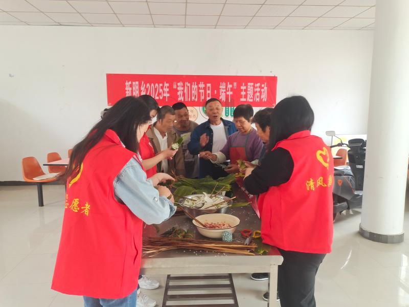 新明乡：端午共包“廉洁粽”