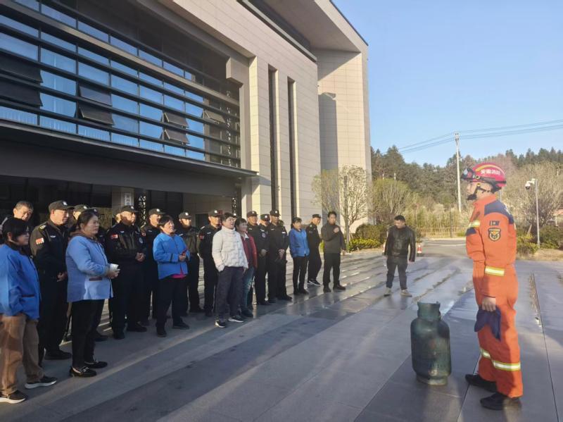 区机关事务中心：双线织密安全防护网